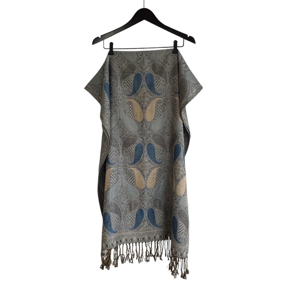 Women's Shawl. Made in Italy. - Picture 2 of 4